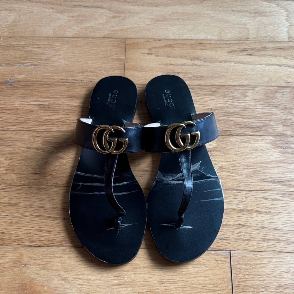 Gucci Black and Gold Leather Sandals